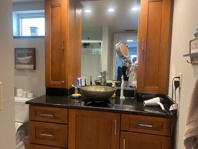 Building Photo - NEW PRICE! 2BD/2BA with Detached Carport on Venice Island!