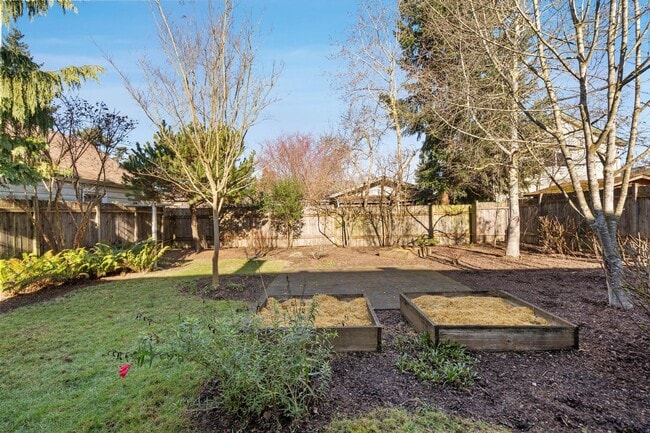 Building Photo - Adorable 2-bdrm/1-bath mid-century modern. Private backyard, sauna, washer/dryer, & more!