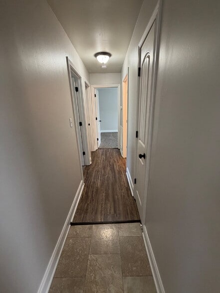 Building Photo - 335 Woodale Dr