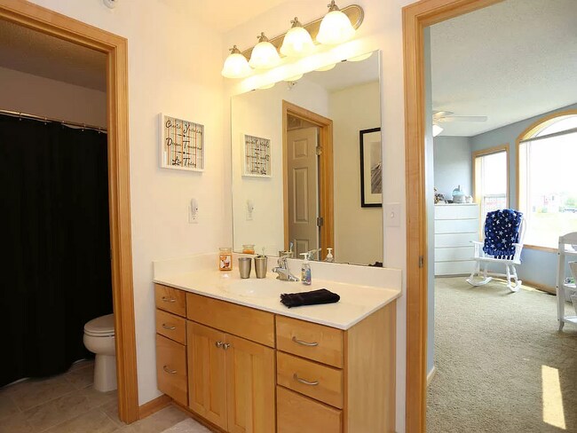 Building Photo - 9640 Independence Cir