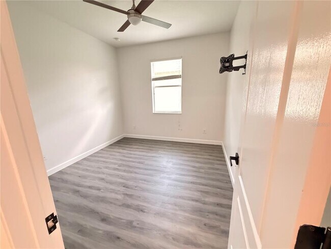 Building Photo - 2347 Crosston Cir