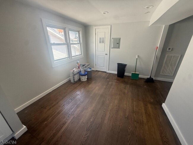 Building Photo - 283 Isabella Ave