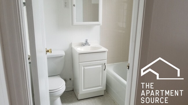 Building Photo - 4409 N Kenneth Ave