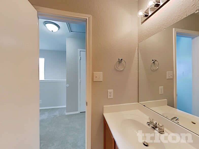 Building Photo - 15819 Hastings Park