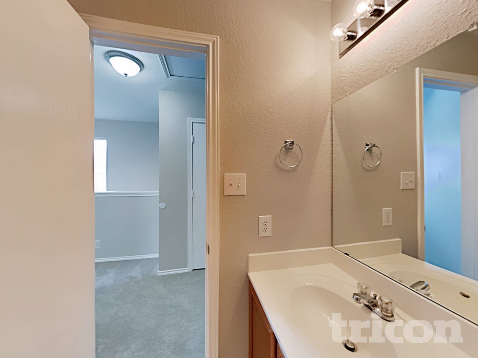 Building Photo - 15819 Hastings Park