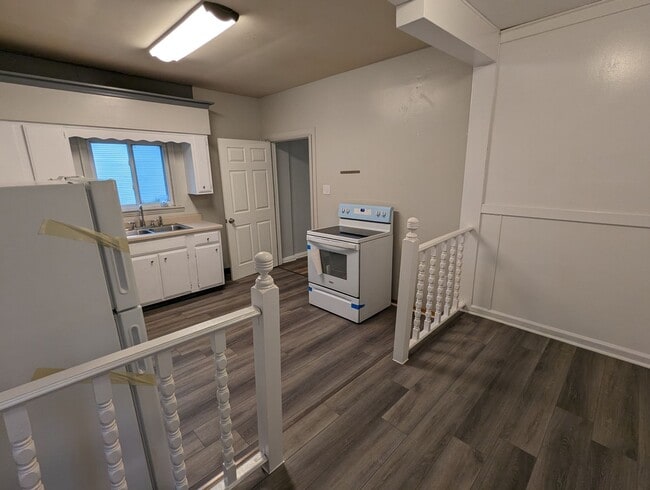 Building Photo - 2 Bedroom 1 Bathroom Single Family Home (M...