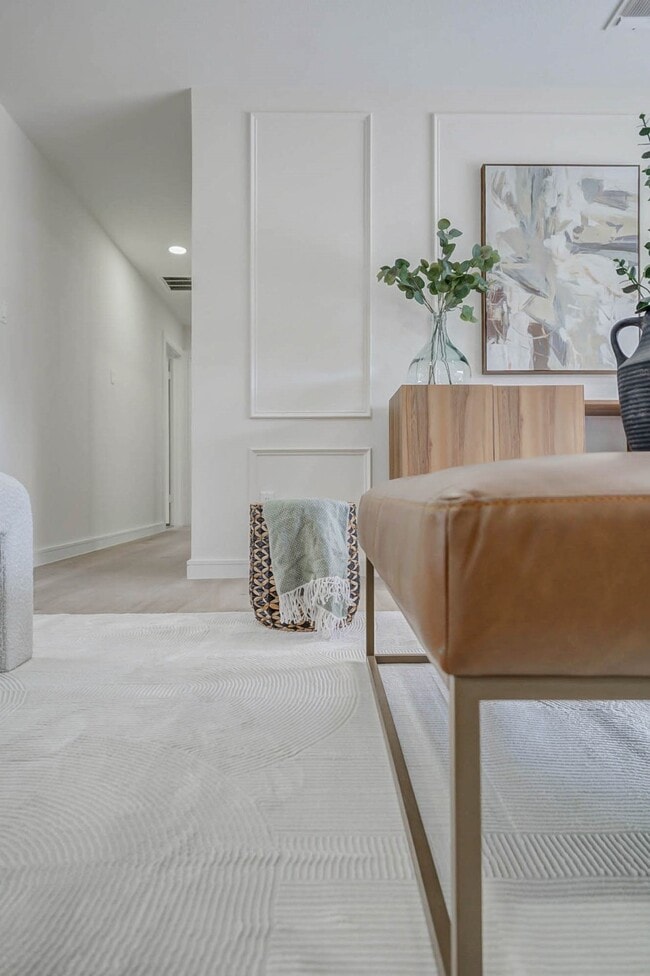 Building Photo - 9923 Emnora Ln