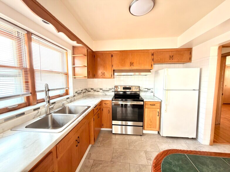 Building Photo - 7056 S Campbell Ave