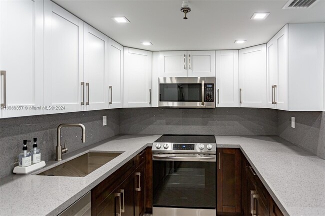 Building Photo - 2401 Collins Ave