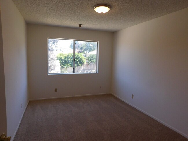 Building Photo - 10241 Commerce Ave