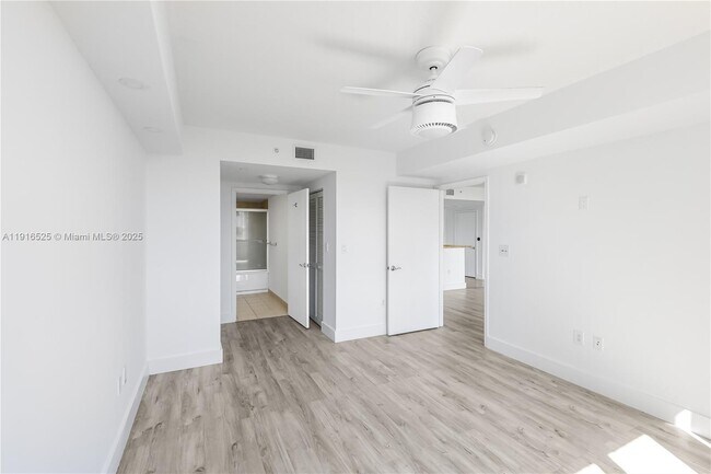 Building Photo - 19501 W Country Club Dr