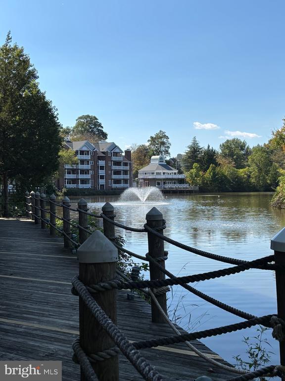 Building Photo - 7604 Lakeside Village Dr