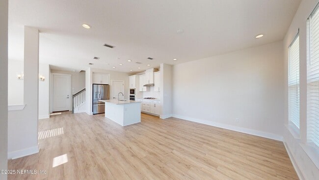 Building Photo - 14 Seaport Ln