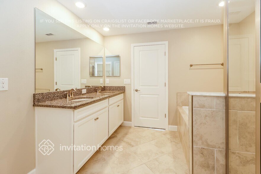 Building Photo - 2918 Coach Manors Way