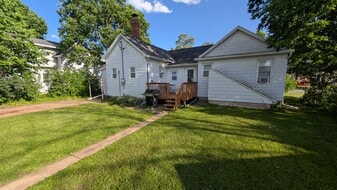 Building Photo - 634 Niagara St