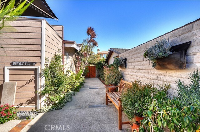 Building Photo - 4022 Calle Marlena