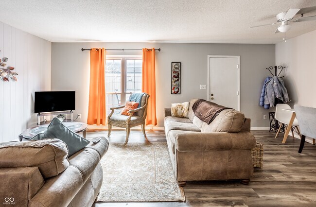 Building Photo - 5516 Greenview Dr