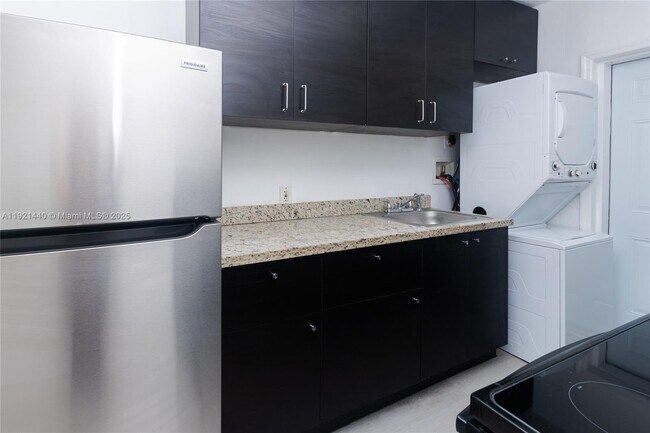 Building Photo - 1840 Fillmore St