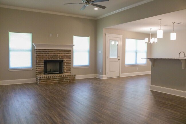 Building Photo - 5421 Meadow Ridge Dr