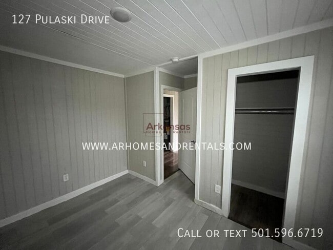 Building Photo - 127 Pulaski Dr