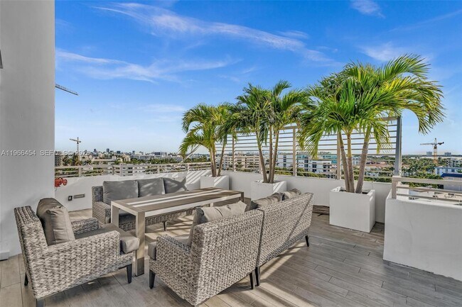 Building Photo - 9901 E Bay Harbor Dr