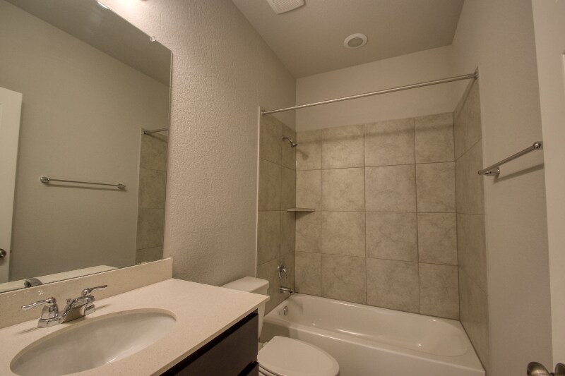 Building Photo - 215 Kellys Heroes Way
