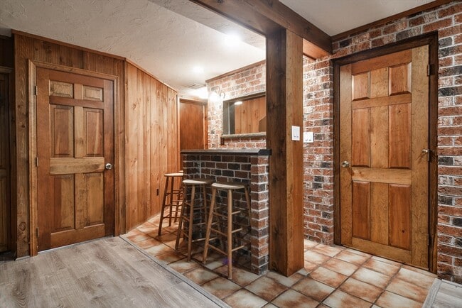 Building Photo - 27 Woodland St