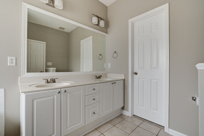 Building Photo - 1621 Old Cahaba Ct