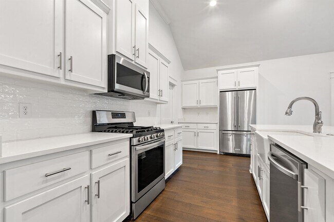 Building Photo - 925 Charleston Loop