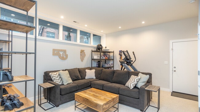 Building Photo - 1947 W Diversey Pkwy