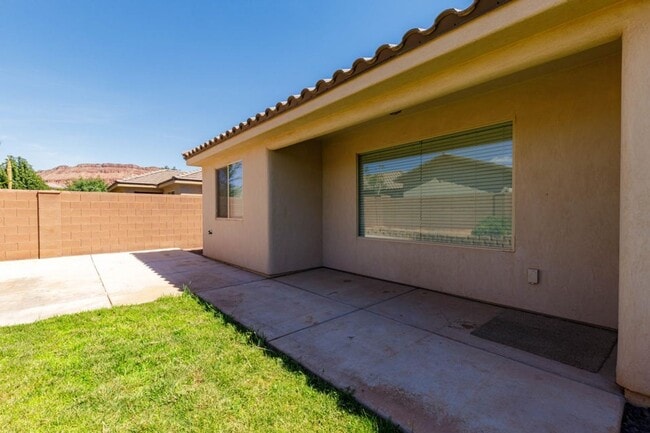 Building Photo - Beautiful 4 Bedroom Home!