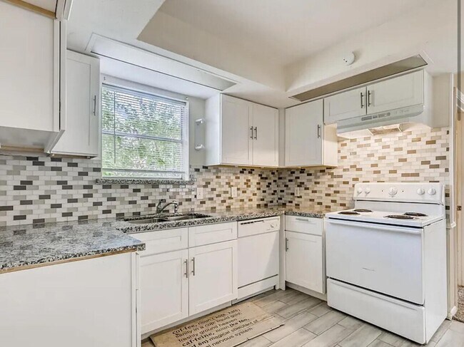 Primary Photo - 6818 Thornwild Rd