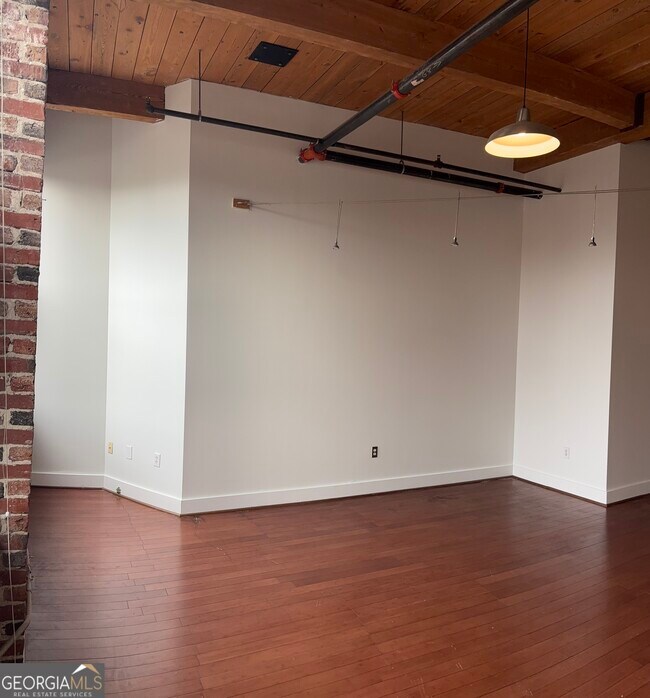 Building Photo - 204 Walker St SW