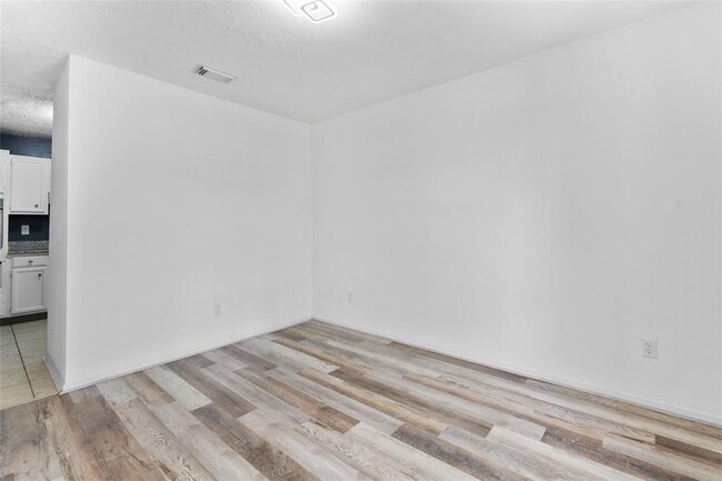 Building Photo - 22142 Pearl Lake Dr