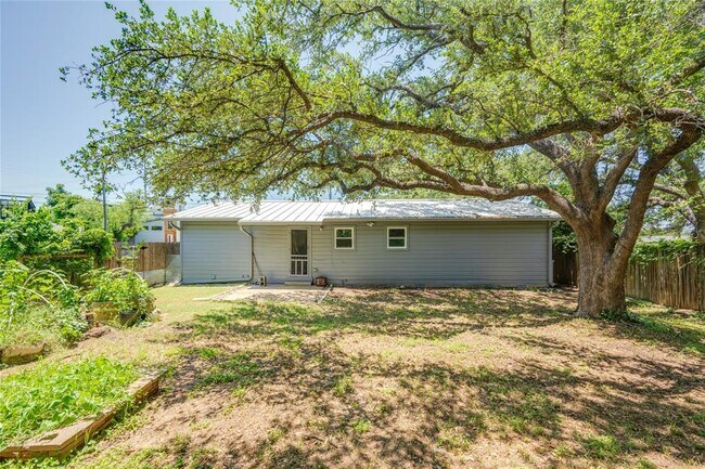 Building Photo - 1707 Overhill Dr