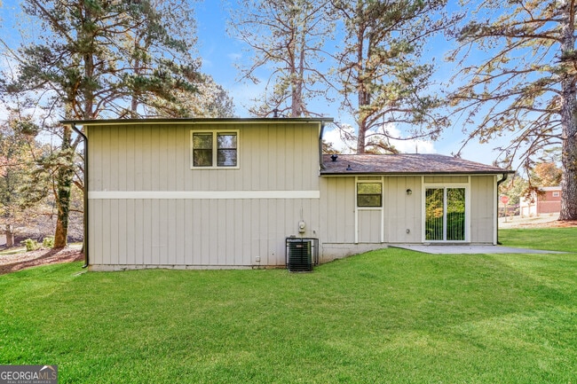 Building Photo - 4276 Old Lake Dr