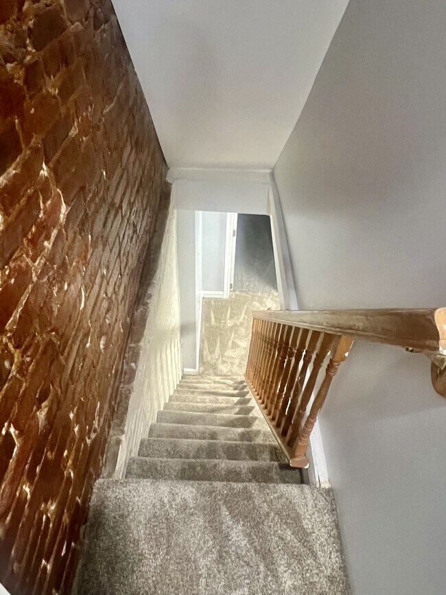 Building Photo - 808 N Streeper St