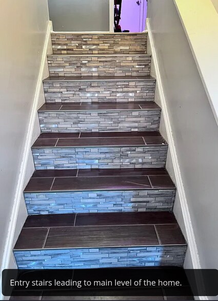 Building Photo - 8520 Lakewood Ave