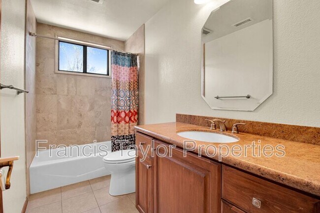 Building Photo - 749 Flagstone Ct