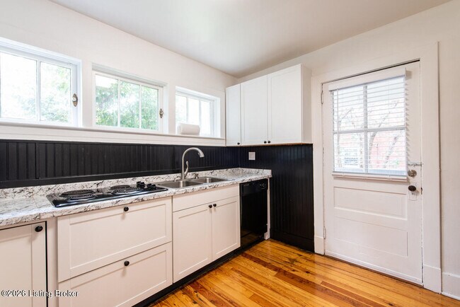 Building Photo - 2032 Lakeside Dr