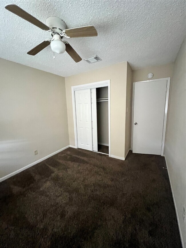 Building Photo - 15826 Willmore Ln