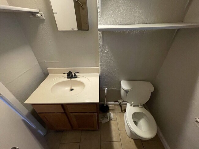 Building Photo - 1 Bed/1 Bath off Blanco