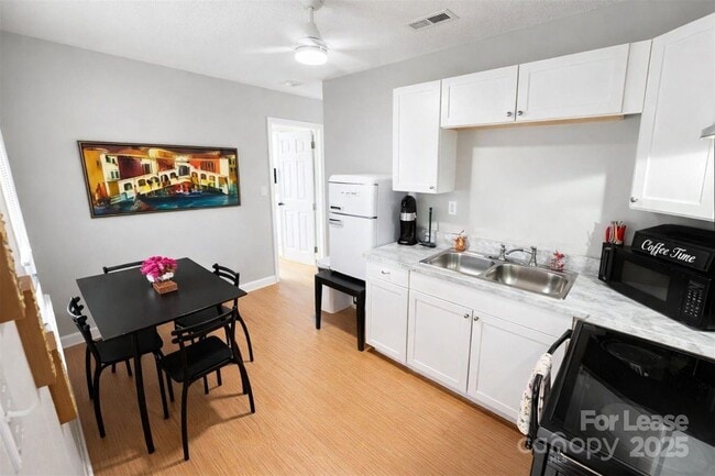 Building Photo - 316 Skyland Ave