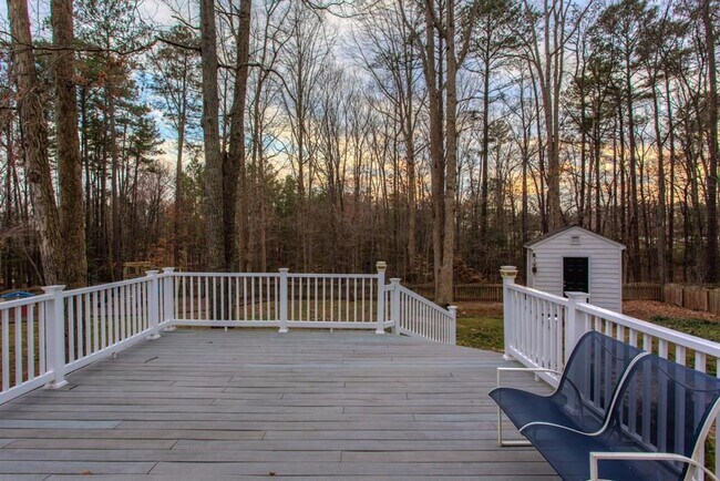 Building Photo - Price Drop on Beautiful 3 Bedroom, 2 Bathr...