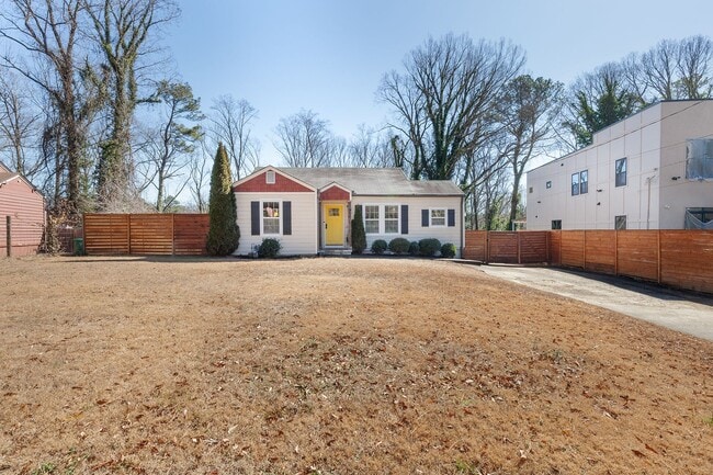 Building Photo - Beautifully Updated Home in Vibrant Atlanta Neighborhood