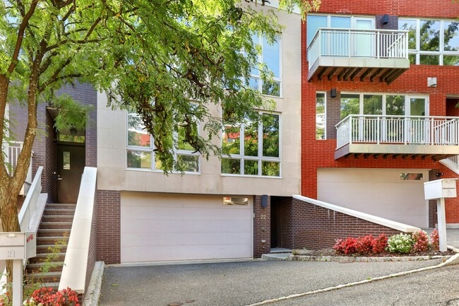 Building Photo - 22 Vela Way