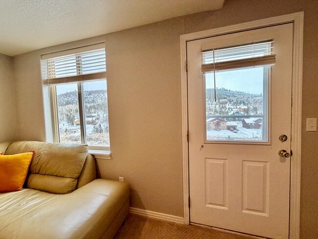 Building Photo - 104 Deer Trail Dr