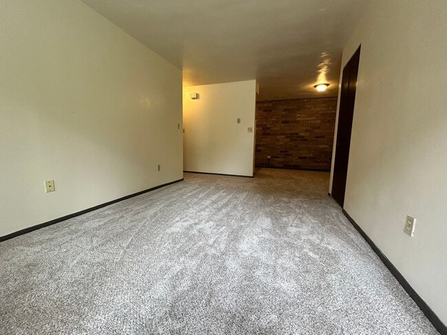 Building Photo - 602 Kellywood Manor
