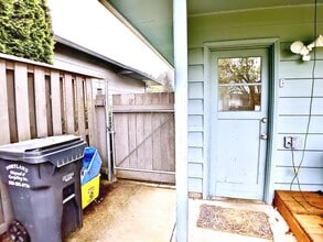 Building Photo - 5404 NE 54th Ave