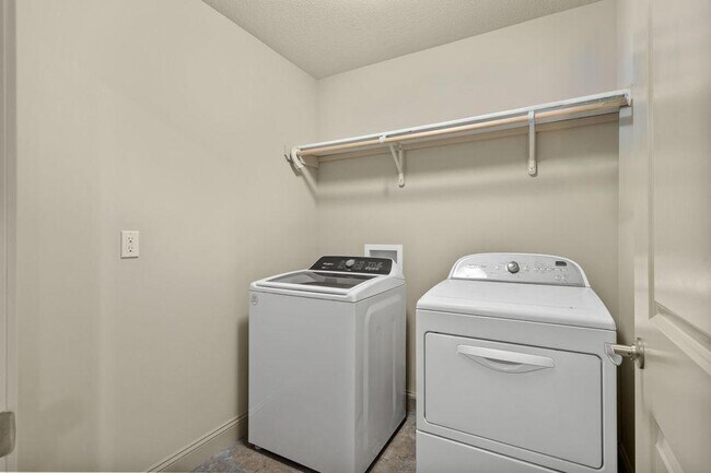 Building Photo - 1811 Trellis Ln